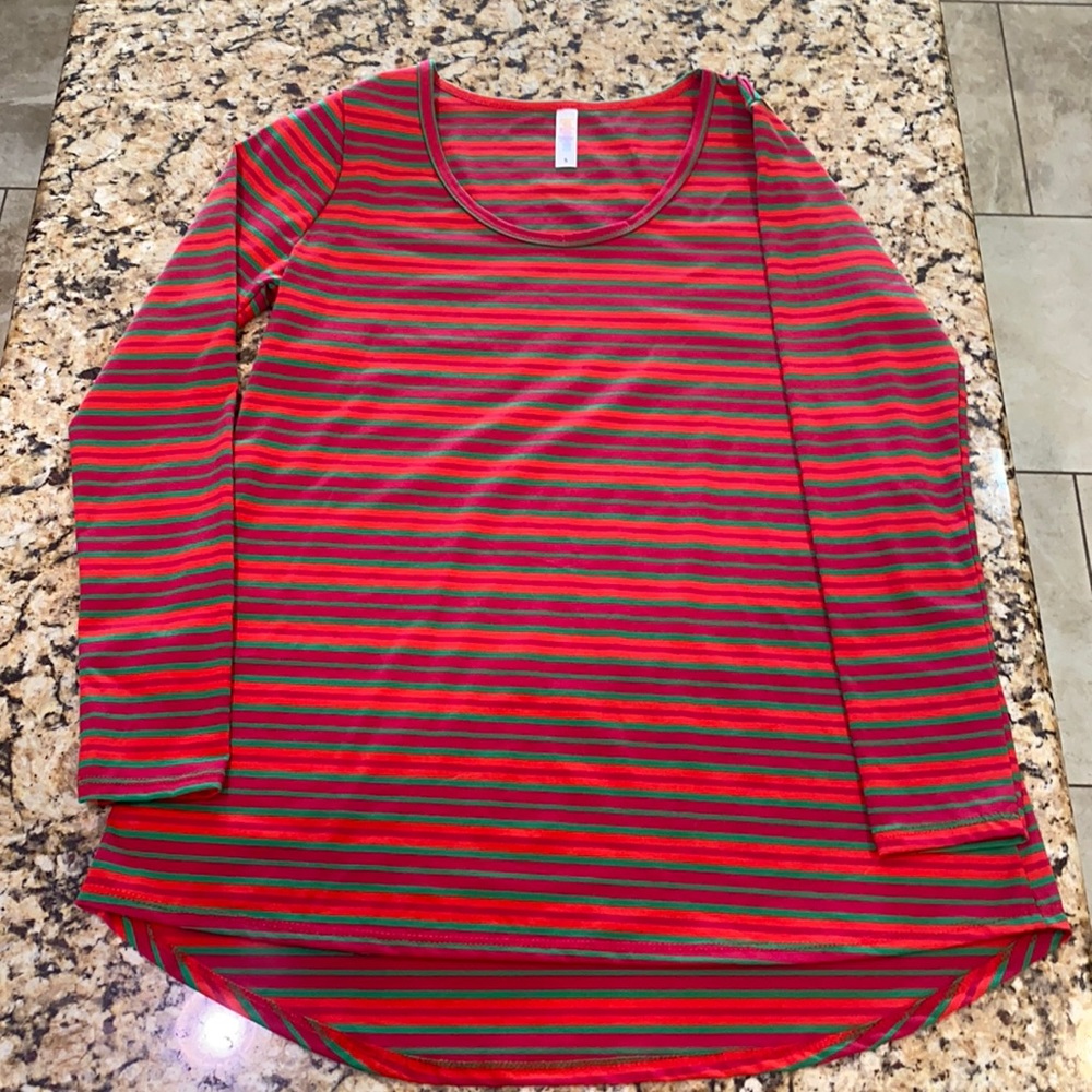 Lularoe long sleeve. Sorry don’t know the actual name.